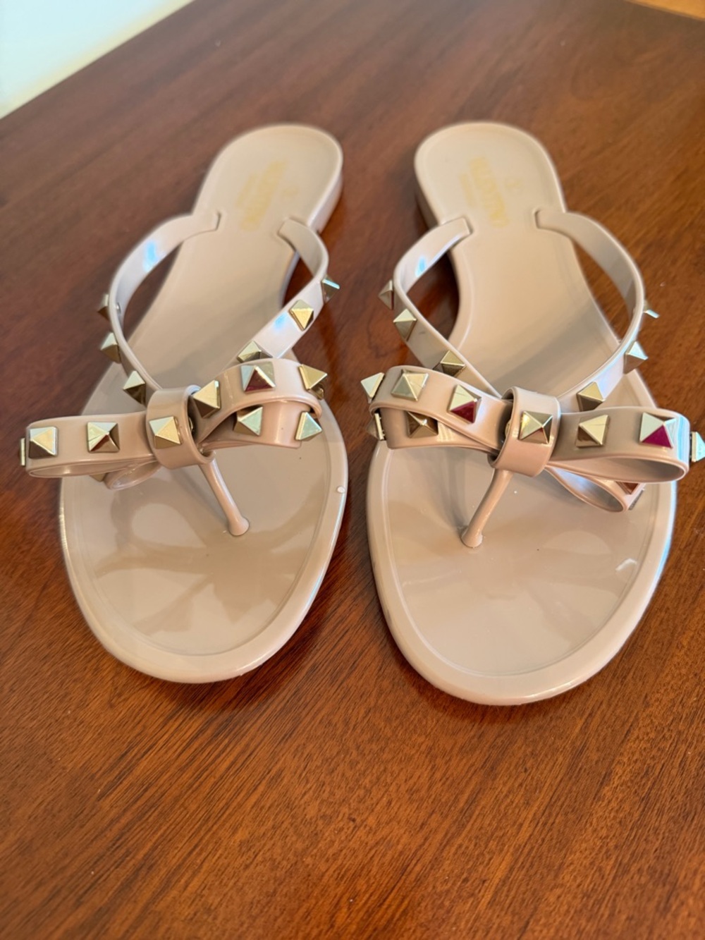 Valentino Garavani Rockstud PVC Jelly Thong Sandals Poudre EU 40 Like New Box - Picture 3 of 15